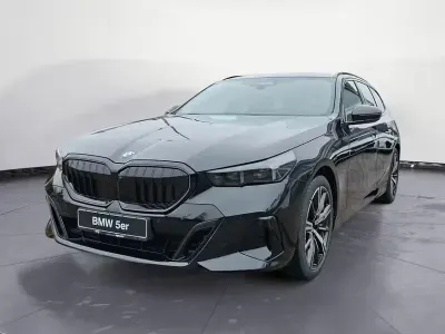 Gebraucht BMW 540 M Sport 303 PS (222 kW) 2026 Schwarz Kombi