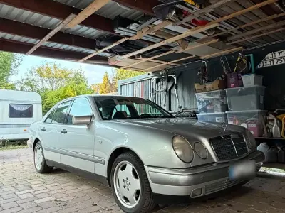 Gebraucht Mercedes E240 170 PS (125 kW) 1998 Silber Limousine