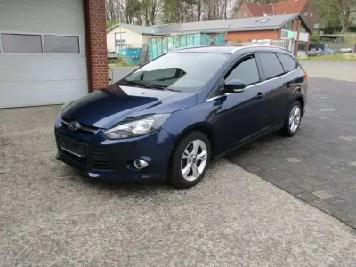 Gebraucht Ford Focus Champions Edition 125 PS (91 kW) 2012 Blau Kombi