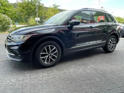 Gebraucht VW Tiguan Life 150 PS (110 kW) 2023 Schwarz SUV