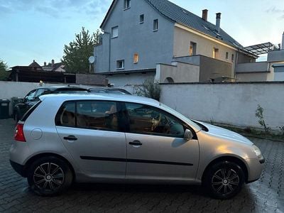 Second-hand VW Golf V 116 CP (85 kW) 2005 Gri Hatchback