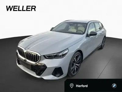 Gebraucht BMW 520 M Sport 197 PS (144 kW) 2025 Brooklyn grau (grau) Kombi
