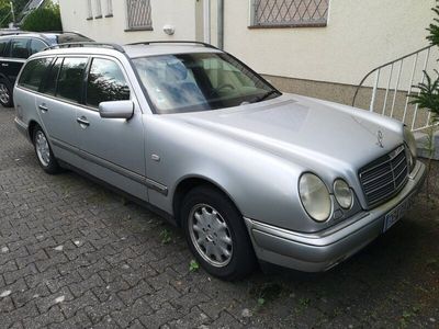 Mercedes E240