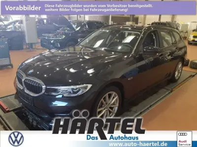 Gebraucht BMW 330e Advantage 252 PS (185 kW) 2022 Black sapphire, metallic Kombi