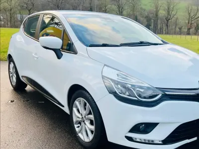 Używany Renault Clio IV 76 KM (55 kW) 2019 Biały Sedan/Limuzyna