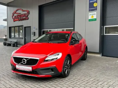 Gebraucht Volvo V40 CC Momentum 190 PS (139 kW) 2016 Rot Kombi