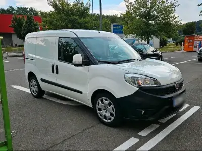 Gebraucht Fiat Doblò 95 PS (69 kW) 2018 Weiß Van / Kleinbus