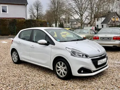 Gebraucht Peugeot 208 Active 82 PS (60 kW) 2016 Weiß Kleinwagen