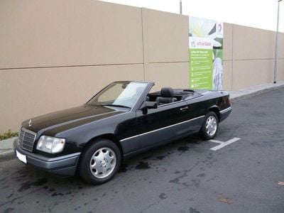 Gebraucht Mercedes E220 150 PS (110 kW) 1995 Schwarz Cabrio