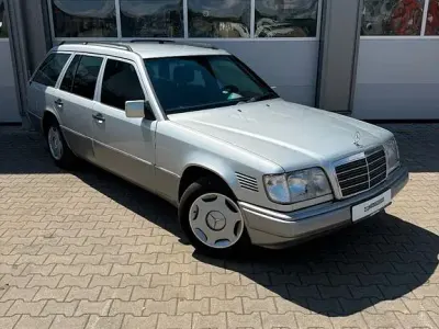 Gebraucht Mercedes E250 113 PS (83 kW) 1995 Silber Kombi