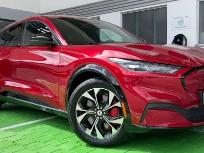 Gebraucht Ford Mustang Mach-E 197 kW (269 PS) 2022 Lucidrot SUV