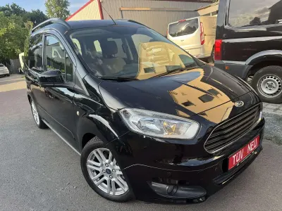 Gebraucht Ford Tourneo Courier Titanium 101 PS (74 kW) 2015 Schwarz Van / Kleinbus
