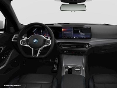 Alpinweiss Gebraucht 2025 BMW 330e Comfort Edition Kombi | 51.894 € (Guter Preis)