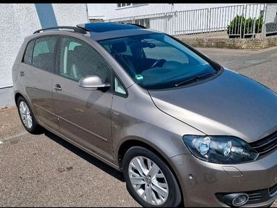 Gebraucht VW Golf VII Life 140 PS (102 kW) 2013 Gold Limousine