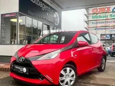 Second-hand Toyota Aygo X-play 140 CP (102 kW) 2015 Roșu Hatchback