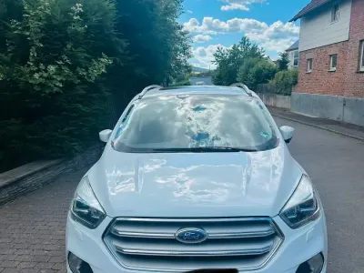 Gebraucht Ford Kuga Titanium 182 PS (133 kW) 2019 Weiß SUV