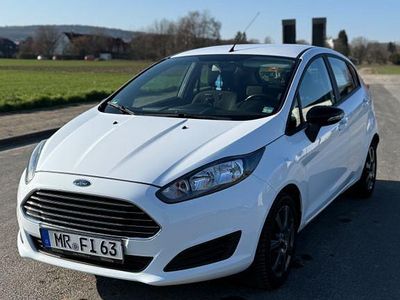 Gebraucht Ford Fiesta 95 PS (69 kW) 2013 Weiß Kleinwagen