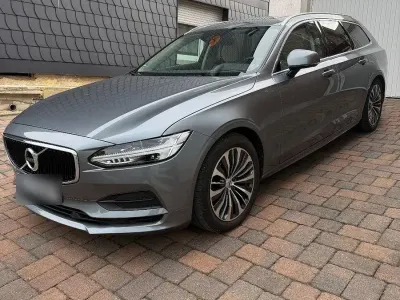 Gebraucht Volvo V90 Momentum 150 PS (110 kW) 2019 Grau Kombi