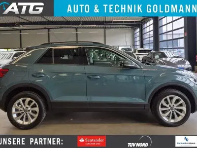 Gebraucht VW T-Roc Life 150 PS (110 kW) 2023 Petroleum blue SUV