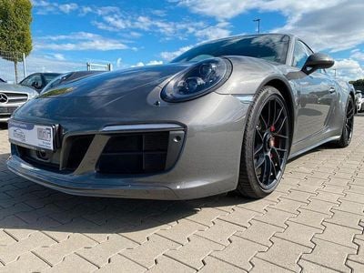 Porsche 911 Carrera 4 GTS