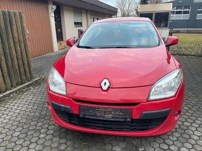 Rot Gebraucht 2009 Renault Mégane Expression Limousine | 2.890 € (Teuer)