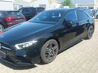 Gebraucht Mercedes A180 116 PS (85 kW) 2019 Schwarz Limousine