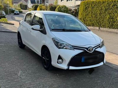 Usata Toyota Yaris 99 CV (72 kW) 2015 Bianco Utilitaria