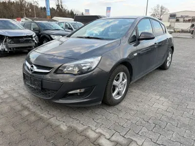 Gebraucht Opel Astra Edition 120 PS (88 kW) 2015 Braun Limousine