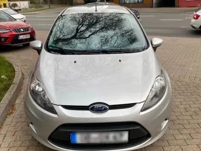 Usata Ford Fiesta 71 CV (52 kW) 2011 Argento Utilitaria