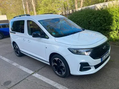 Second-hand Ford Tourneo Connect Active 122 CP (89 kW) 2024 Alb Monovolum