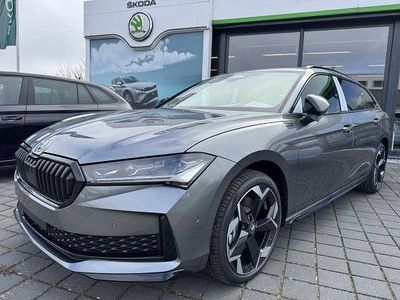 Neu Skoda Superb SportLine 193 PS (141 kW) 2026 Grau Kombi