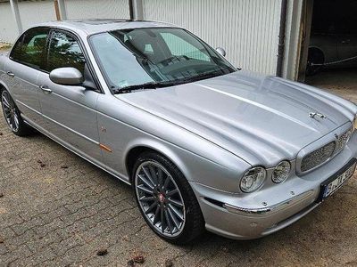 Jaguar XJR