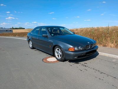 BMW 523
