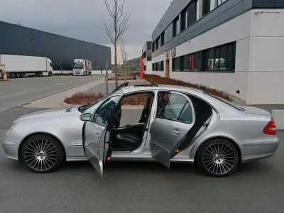 Gebraucht Mercedes E350 Avantgarde 272 PS (200 kW) 2005 Silber Limousine