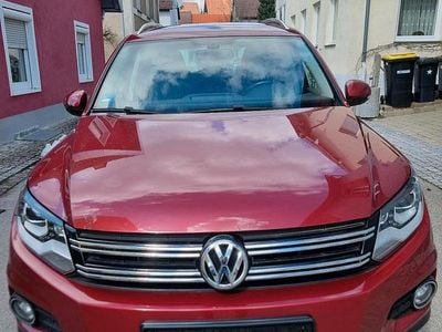 Gebraucht VW Tiguan 140 PS (102 kW) 2013 Rot SUV