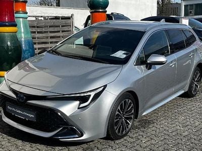 Gebraucht Toyota Corolla 140 PS (102 kW) 2025 Shimmering silver metallic Kombi