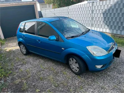 Gebraucht Ford Fiesta 80 PS (58 kW) 2005 Blau Kleinwagen
