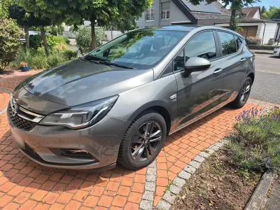 Gebraucht Opel Astra 105 PS (77 kW) 2019 Grau Limousine