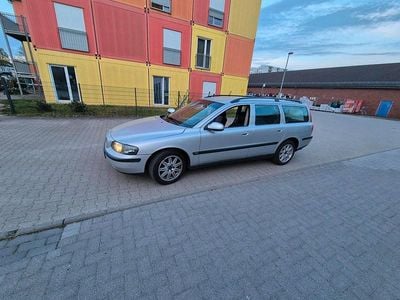 Second-hand Volvo V70 163 CP (119 kW) 2002 Argintiu Break