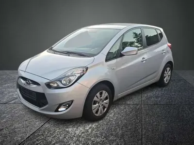 Gebraucht Hyundai ix20 Comfort 125 PS (91 kW) 2011 Continental silver Kleinwagen