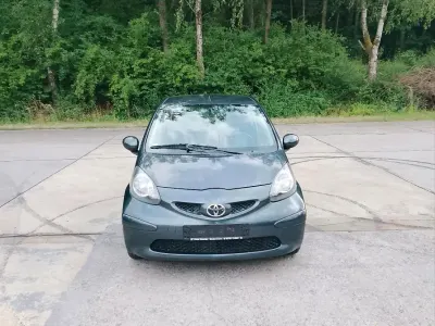 Gebraucht Toyota Aygo 68 PS (50 kW) 2008 Silber Kleinwagen