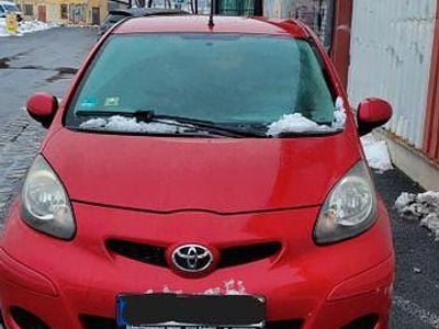 Gebraucht Toyota Aygo 68 PS (50 kW) 2010 Rot Kleinwagen