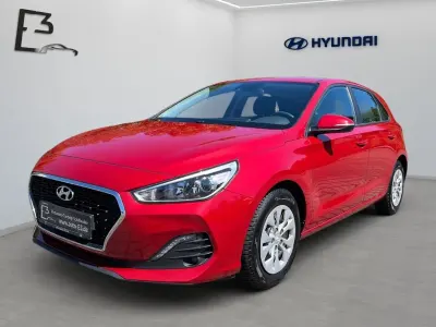Gebraucht Hyundai i30 Select 99 PS (72 kW) 2019 Rot Limousine