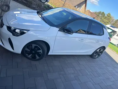 Używany Opel Corsa-e 100 kW (136 KM) 2022 Biały Hatchback