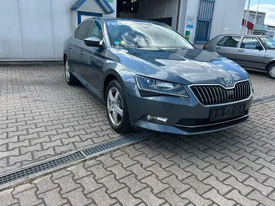 Gebraucht Skoda Superb Style 190 PS (139 kW) 2016 Quarzgrau metallic Kleinwagen