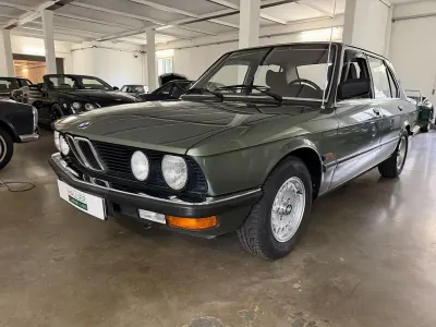 Gebraucht BMW 520 125 PS (91 kW) 1982 Grün Limousine