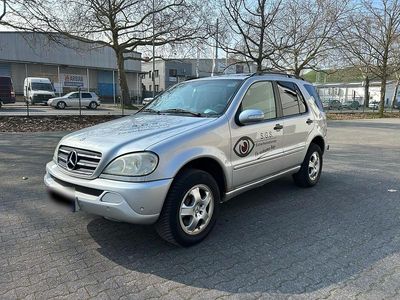 Gebraucht Mercedes ML270 163 PS (119 kW) 2003 Silber SUV