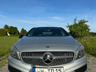 Używany Mercedes A250 211 KM (155 kW) 2012 Srebrny Sedan/Limuzyna