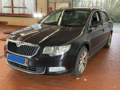 Gebraucht Skoda Superb Ambition 140 PS (102 kW) 2012 Schwarzmagic perleffekt (metallic) Kombi