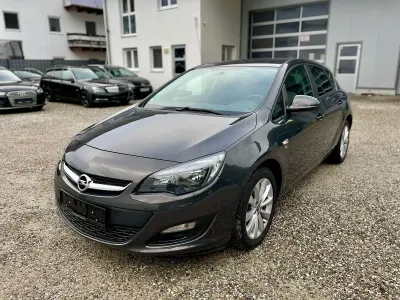Używany Opel Astra 120 KM (88 kW) 2013 Szary Sedan/Limuzyna